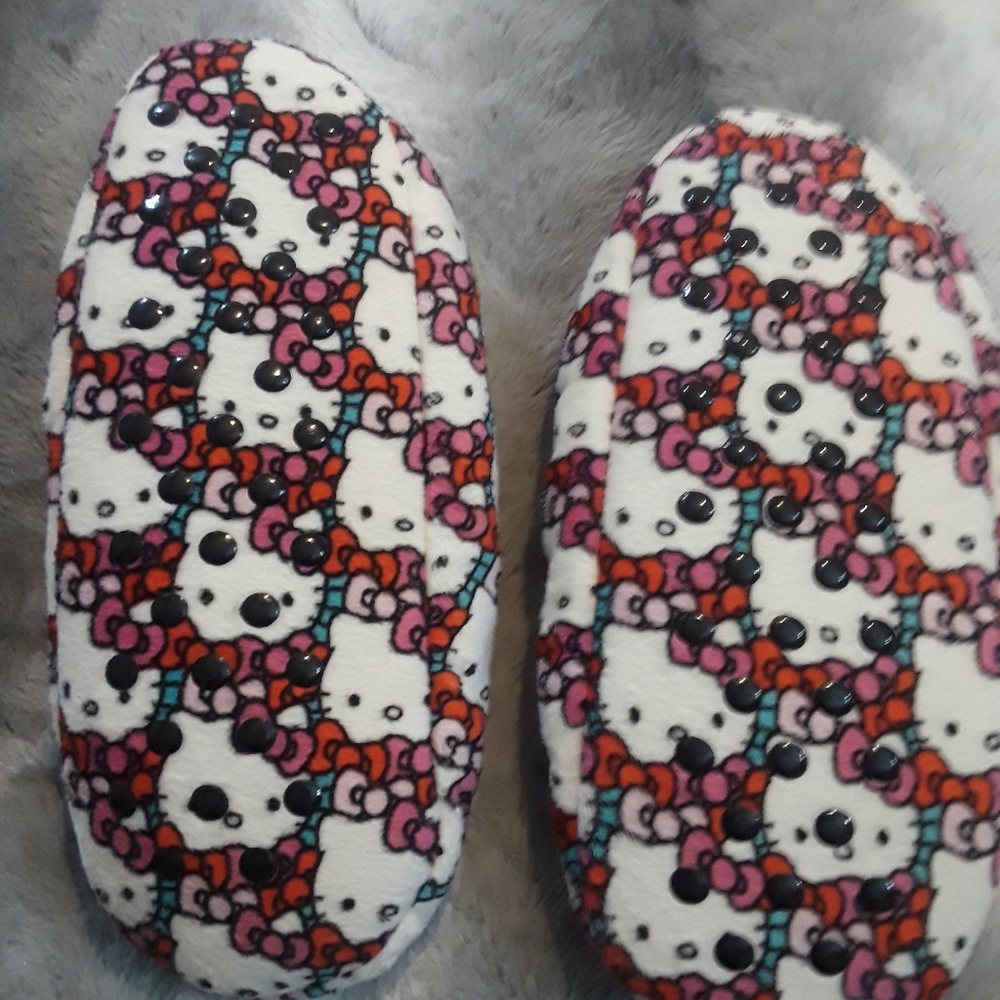 💖😻Hello Kitty Slippers💖😻 - Picture 2 of 2